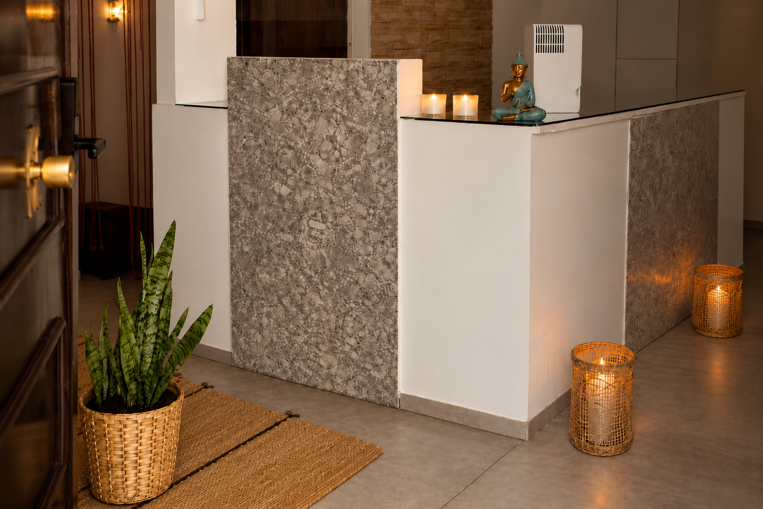 Recepción de Aura Vital con velas, planta y figura de Buda